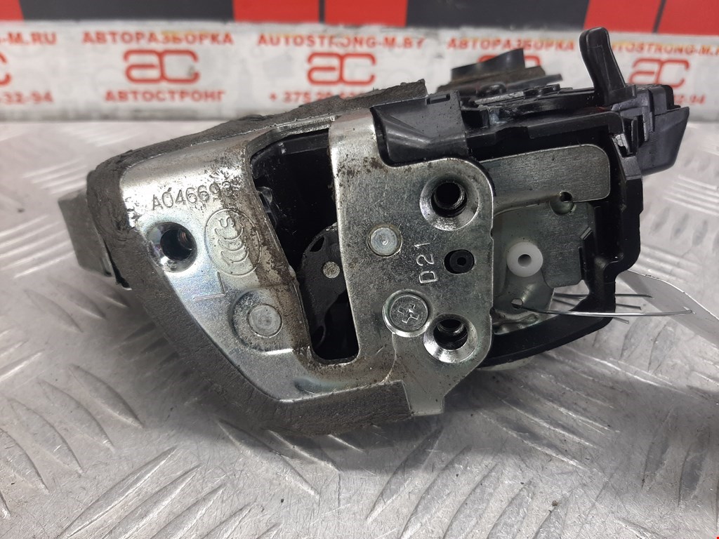 Замок двери задней левой TOYOTA Auris E150 2006-2012