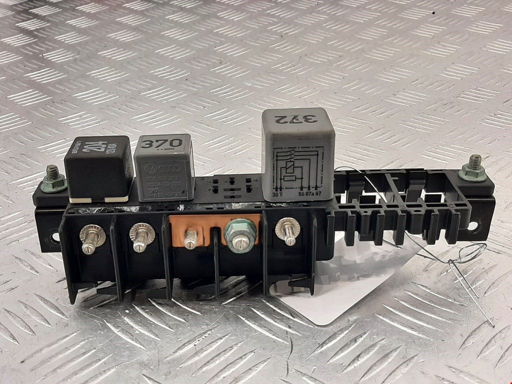 Блок реле AUDI A6 C6 2004-2010