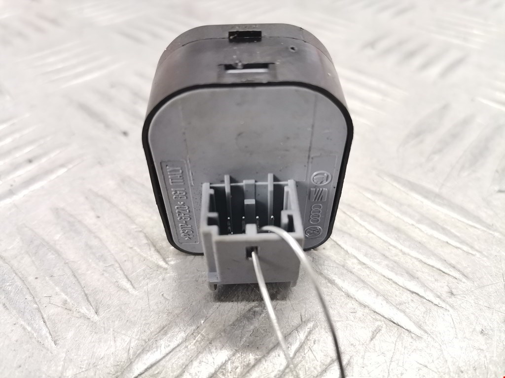 Блок управления зеркалами AUDI A4 B7 2004-2007