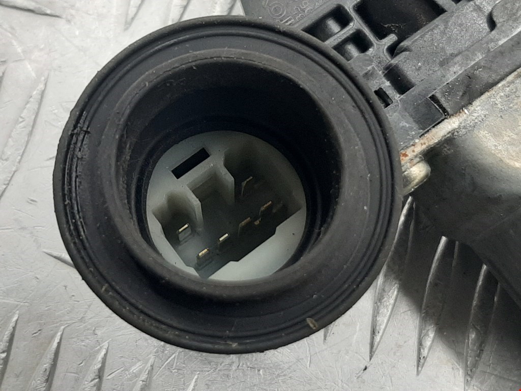 Стеклоподъемник задний правый LEXUS IS 2005-2013