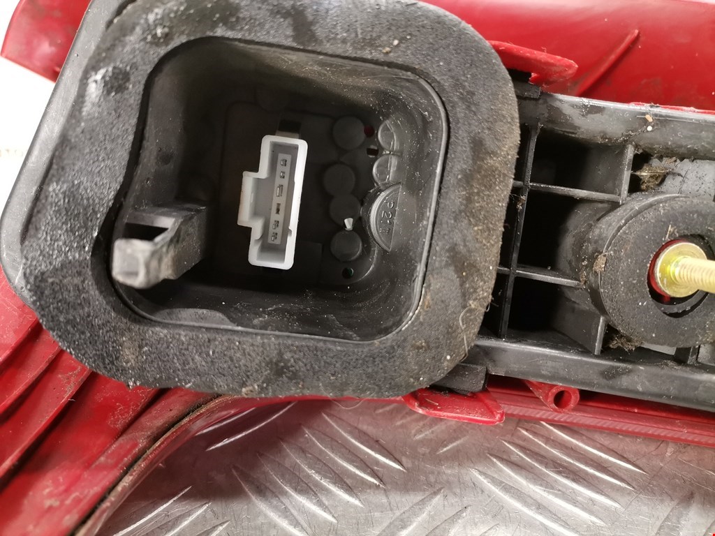 Фонарь задний левый PEUGEOT 206 1998-2012