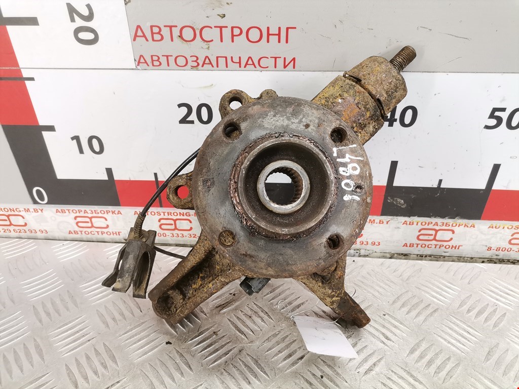 Кулак поворотный правый
