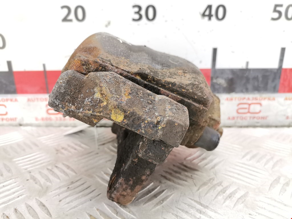 Суппорт передний правый VOLKSWAGEN Passat B7 2011-2015