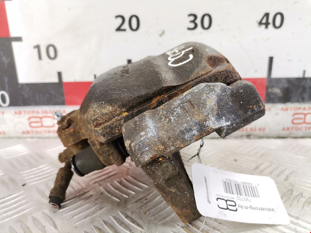 Суппорт передний правый VOLKSWAGEN Passat B7 2011-2015