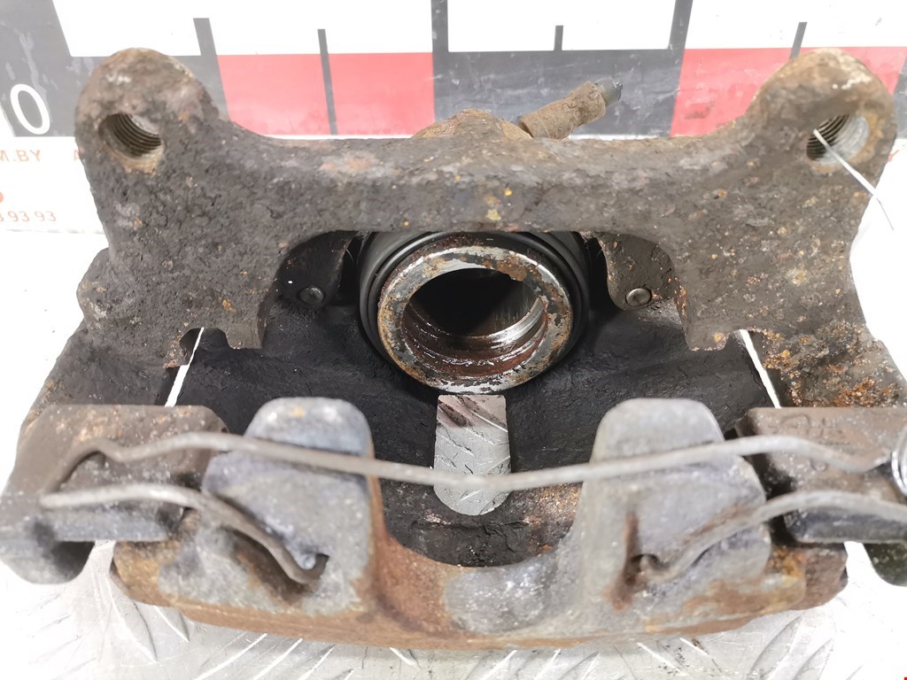 Суппорт передний правый VOLKSWAGEN Passat B7 2011-2015