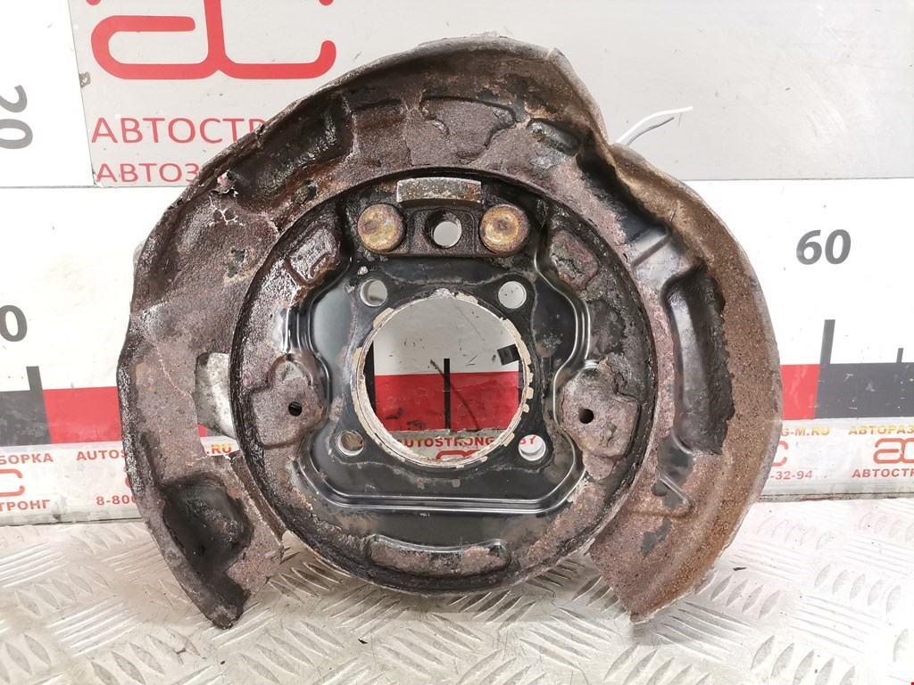 Кулак задний левый Lexus IS 2 (XE20) (2005-2016)