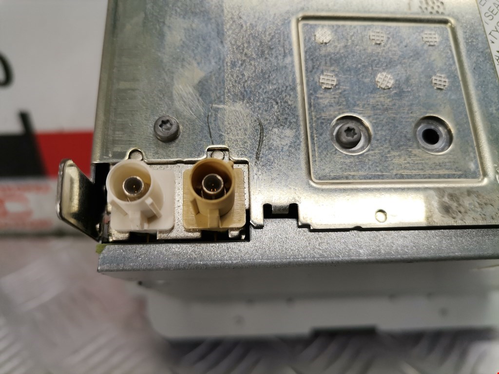 Магнитола VOLKSWAGEN Golf V 2003-2009