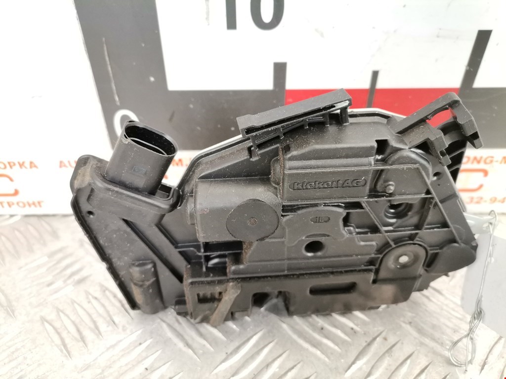 Замок двери передней левой SEAT Ibiza 2008-2017