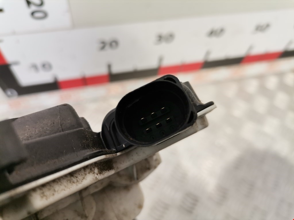 Замок двери передней левой SEAT Ibiza 2008-2017