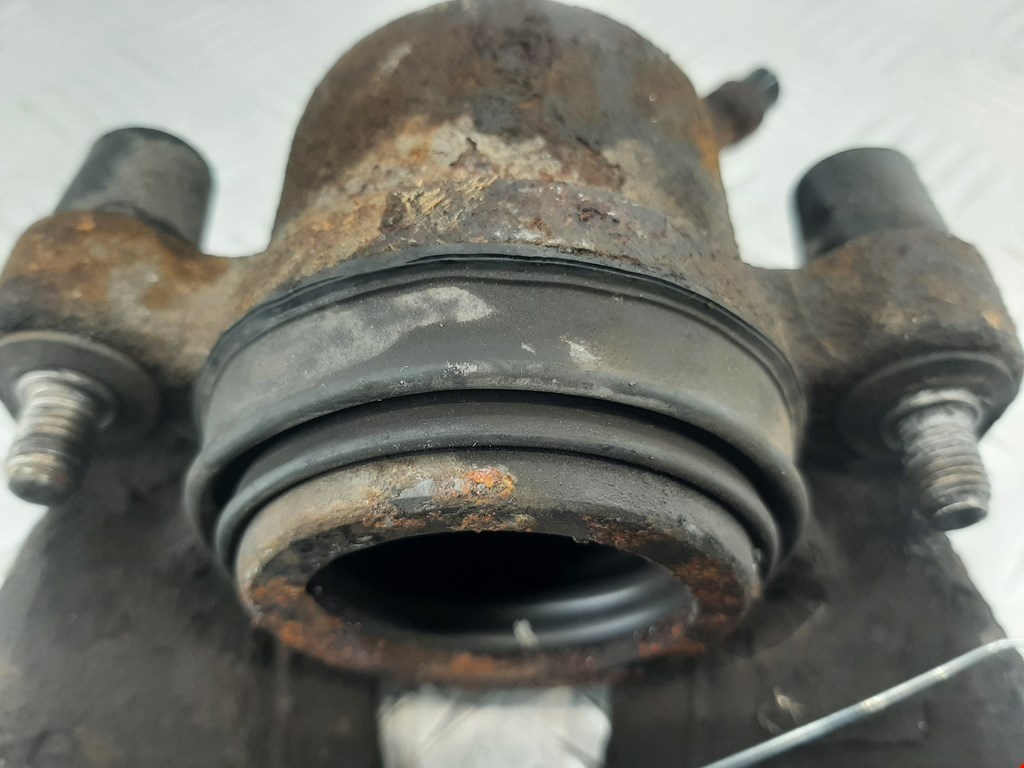 Суппорт передний правый FORD C-MAX 2003-2010