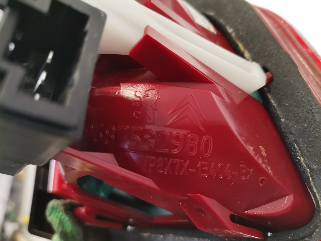 Фонарь задний внутренний правый CITROEN C5 II 2007-2017