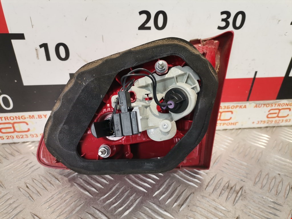 Фонарь задний внутренний левый VOLKSWAGEN Passat B7 2011-2015