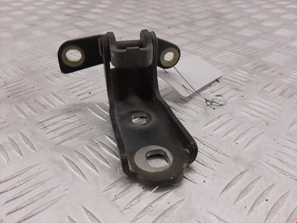 Петля двери передней правой Chevrolet Equinox 2 (2009-2017)