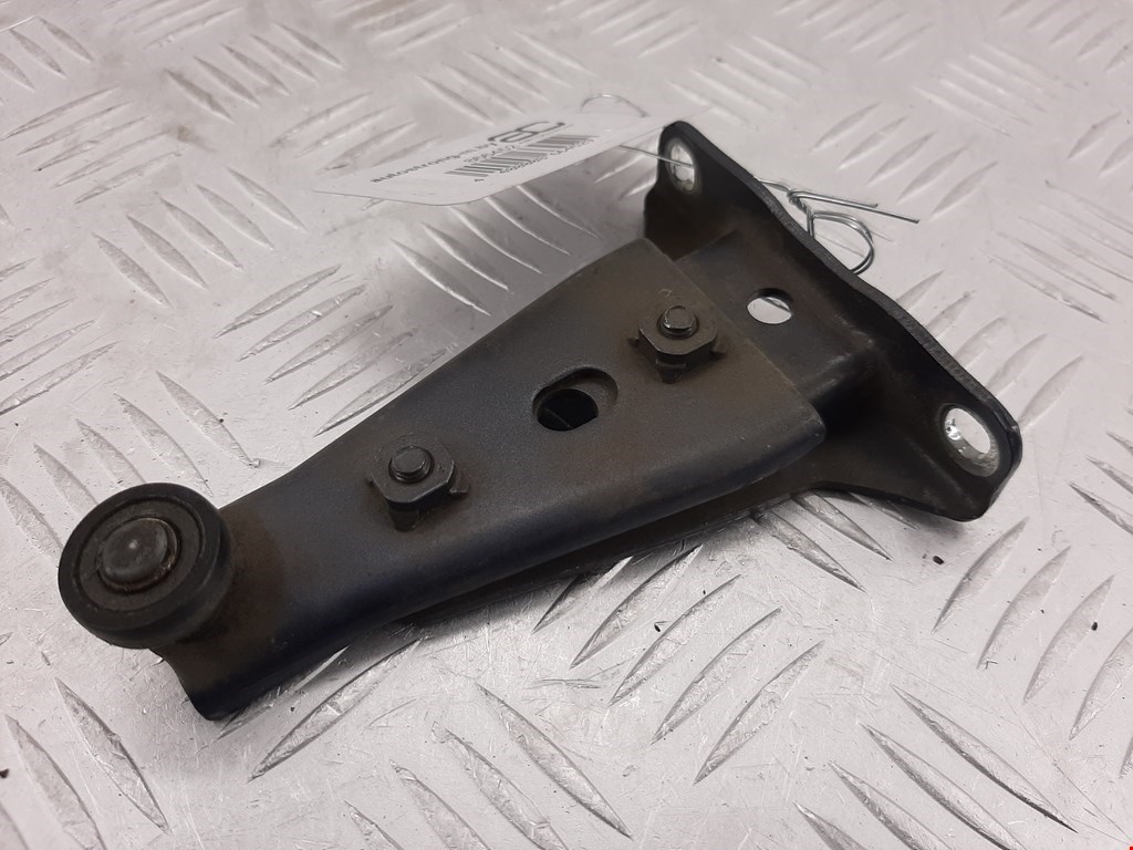 Ролик двери сдвижной Toyota Sienna (XL20) (2003-2009)