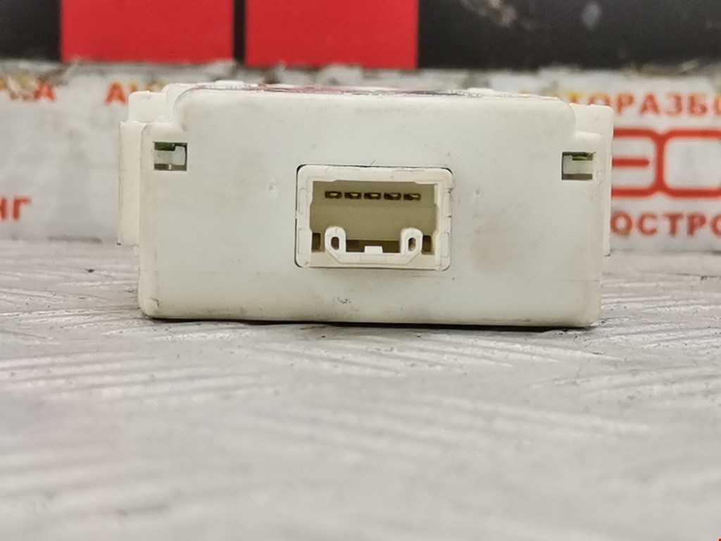 Блок комфорта TOYOTA Sienna XL20 2003-2010