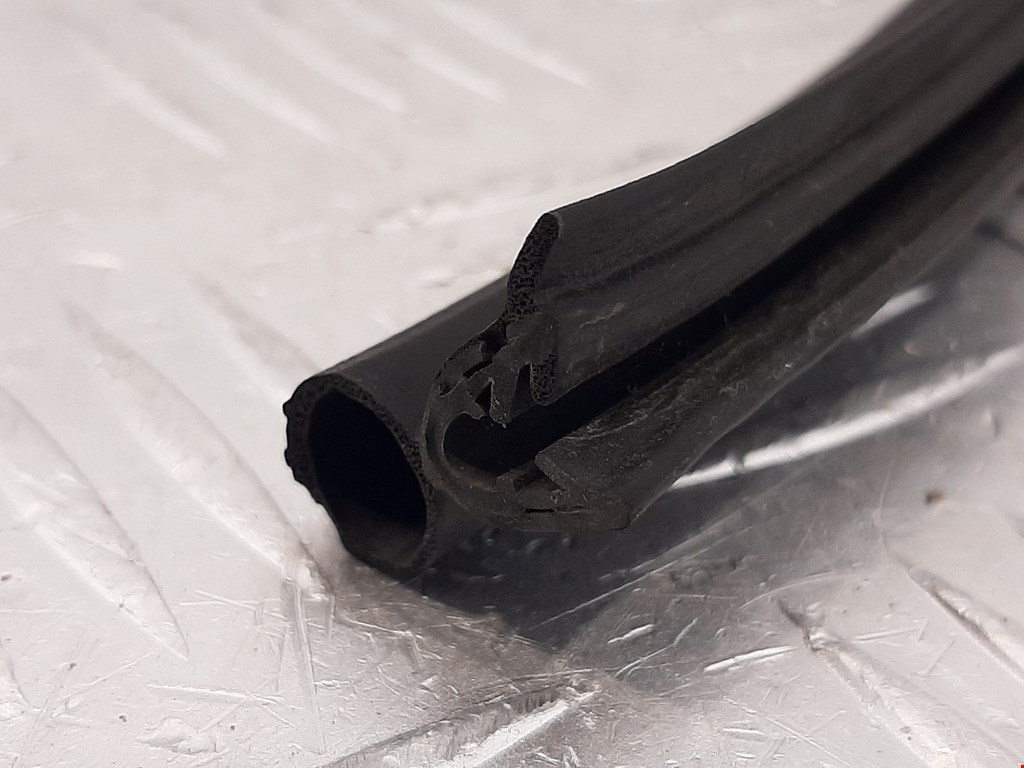 Уплотнитель (наружный) INFINITI G G25/G35/G37 V36 2007-2014