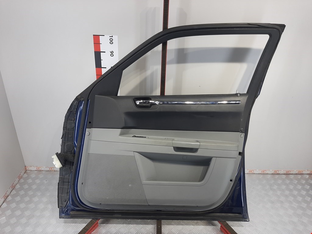 Дверь передняя правая CHRYSLER 300 C 2004-2010