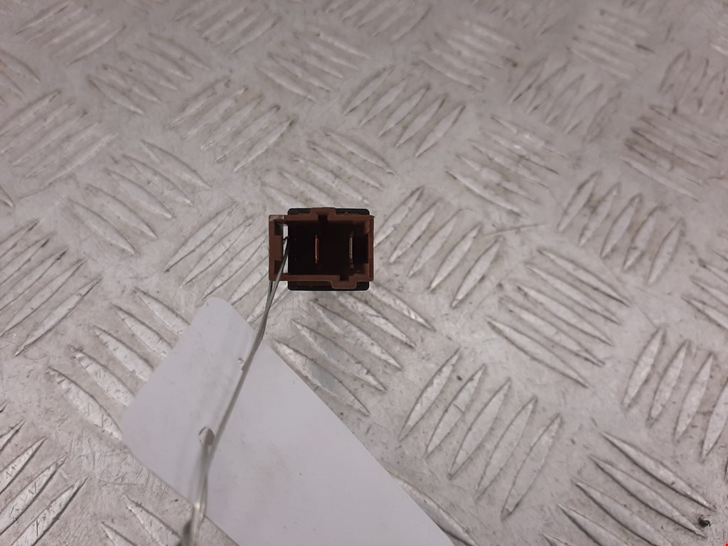 Выключатель концевой (концевик) INFINITI QX56/QX80 2004-2010