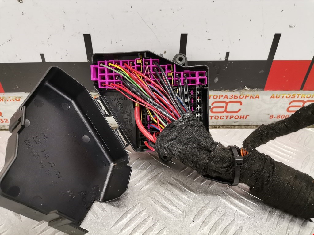 Датчик уровня в бачок омывателя AUDI A6 C6 2004-2010