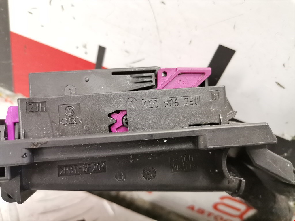 Датчик уровня в бачок омывателя AUDI A6 C6 2004-2010