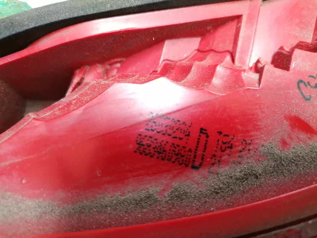 Фонарь задний внутренний правый PEUGEOT Partner 2008-2018