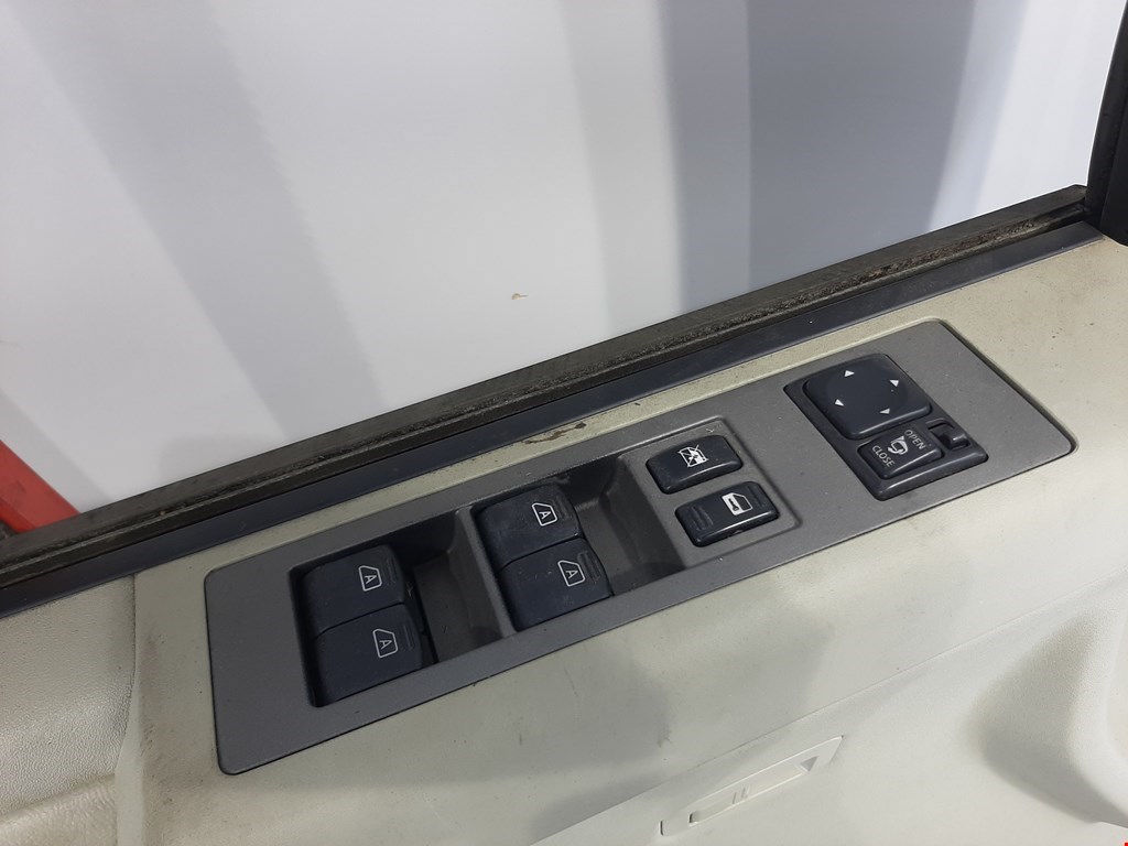 Дверь передняя левая INFINITI QX56/QX80 2004-2010