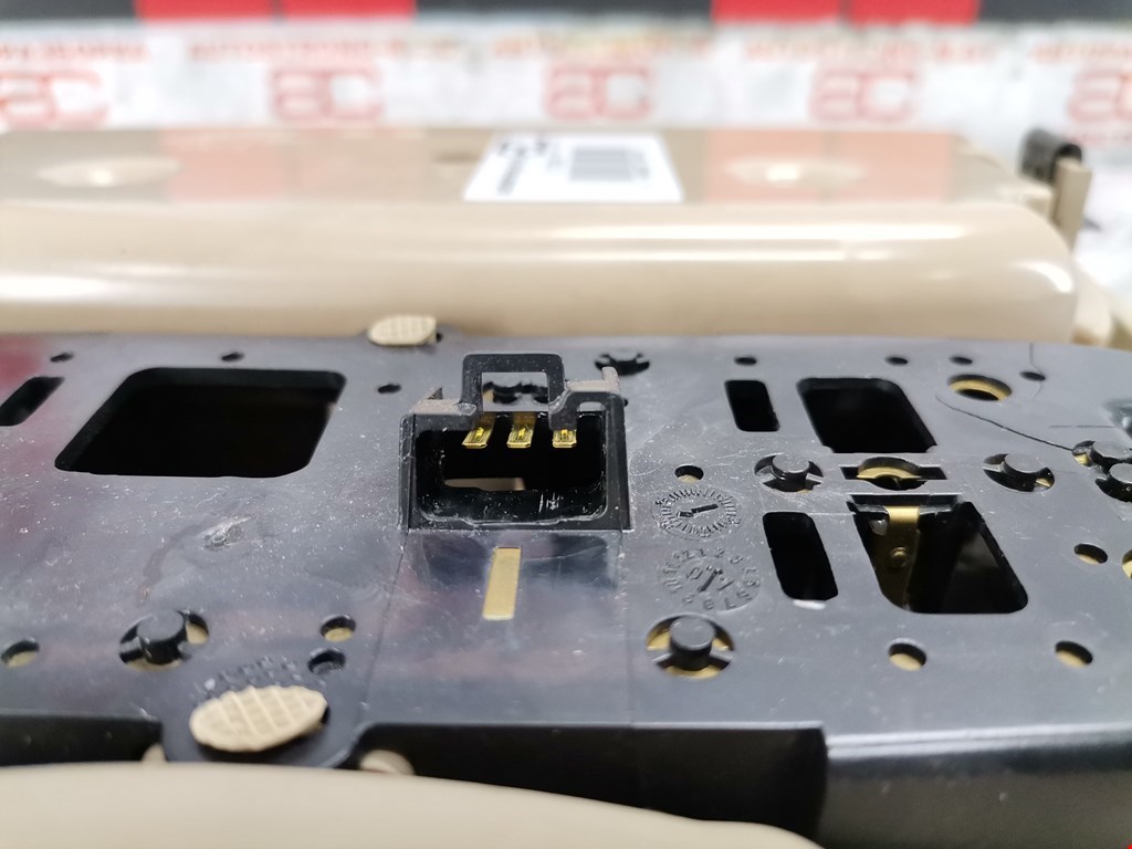 Плафон салонный (салона фонарь) TOYOTA Sienna XL20 2003-2010