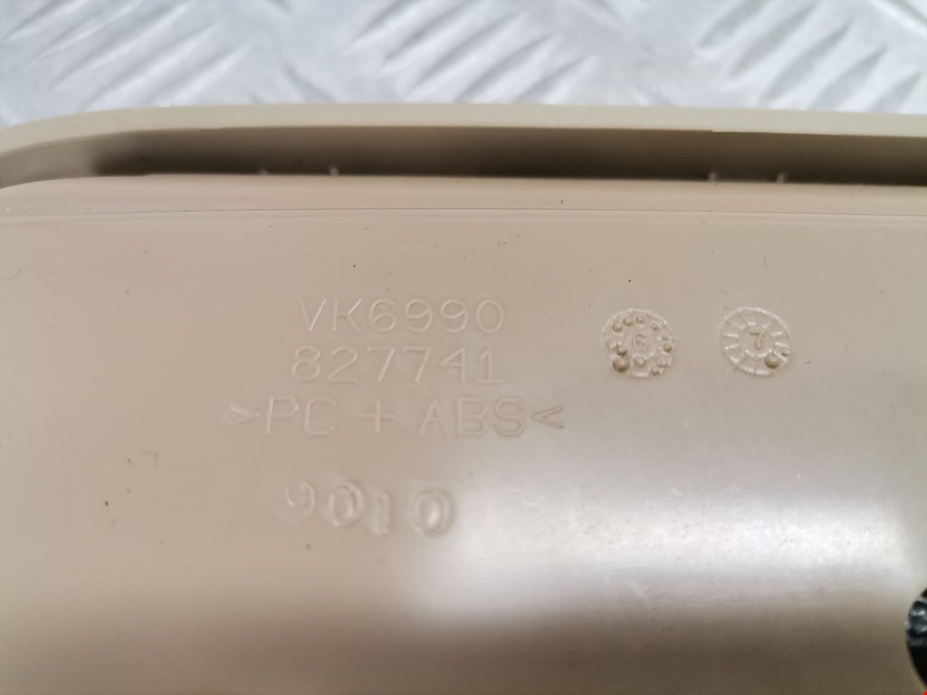 Плафон салонный (салона фонарь) TOYOTA Sienna XL20 2003-2010