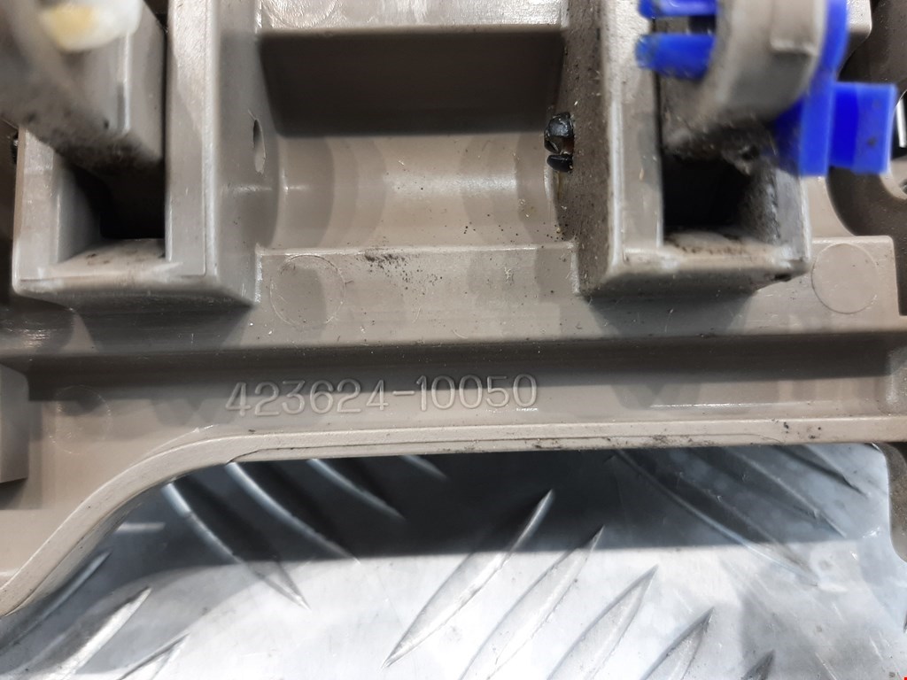 Ручка дверная задняя внутренняя левая TOYOTA Sienna XL20 2003-2010