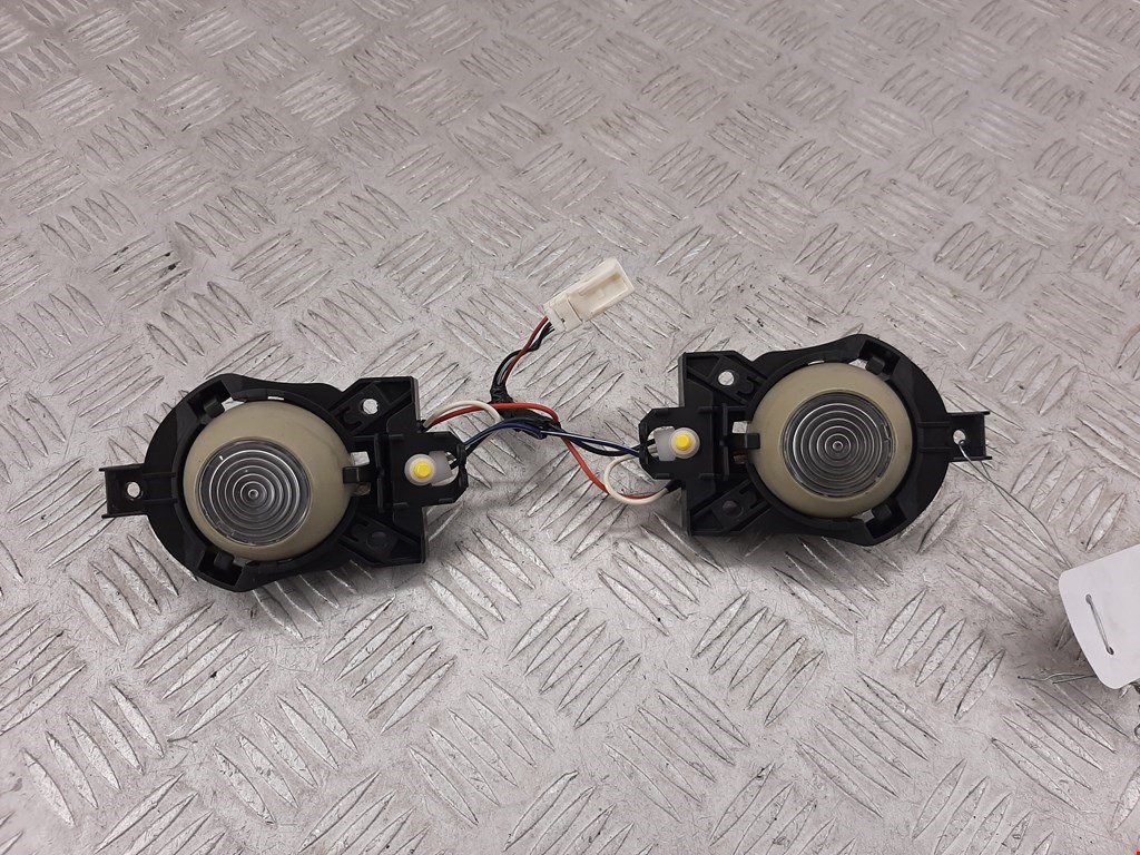 Плафон салонный (салона фонарь) INFINITI QX56/QX80 2004-2010