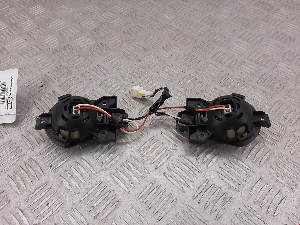 Плафон салонный (салона фонарь) INFINITI QX56/QX80 2004-2010