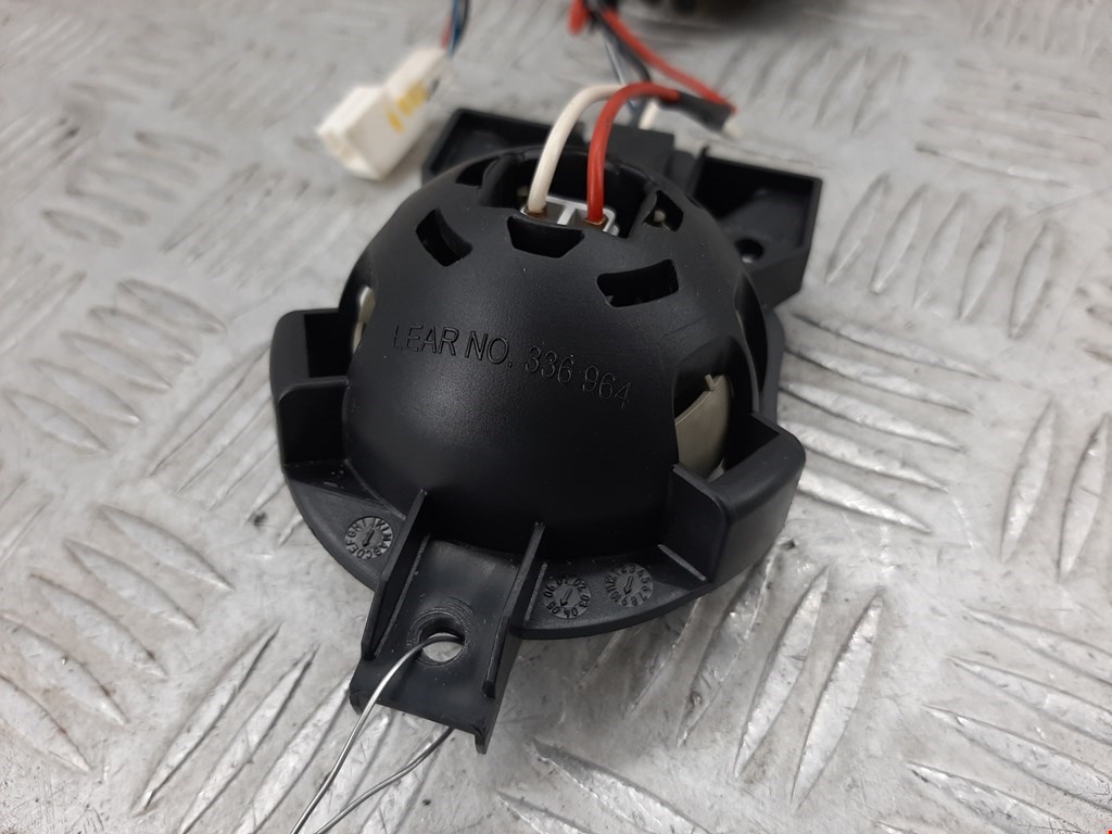 Плафон салонный (салона фонарь) INFINITI QX56/QX80 2004-2010