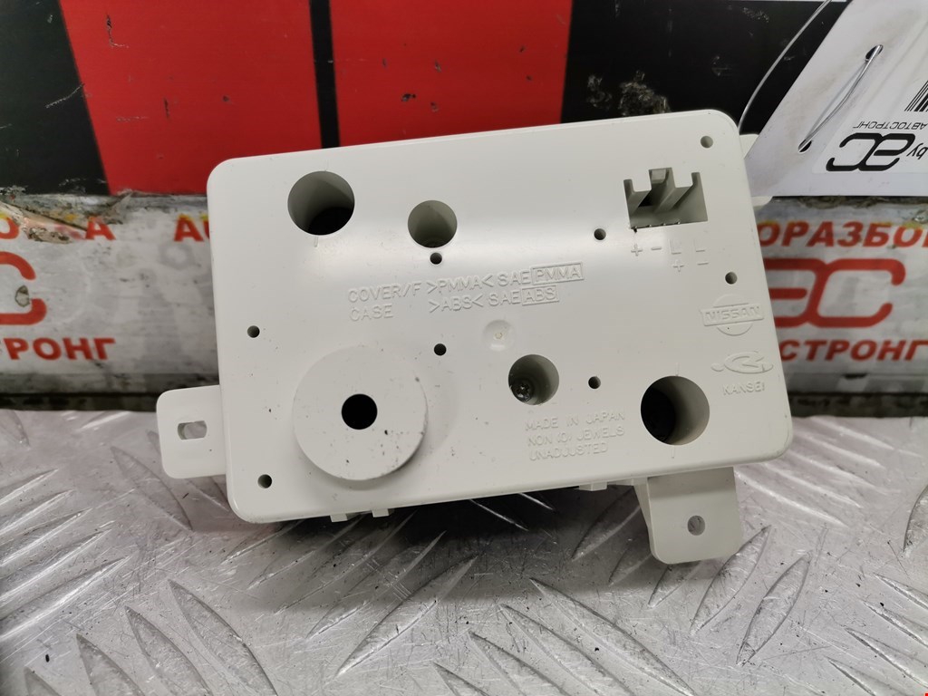 Часы INFINITI QX56/QX80 2004-2010