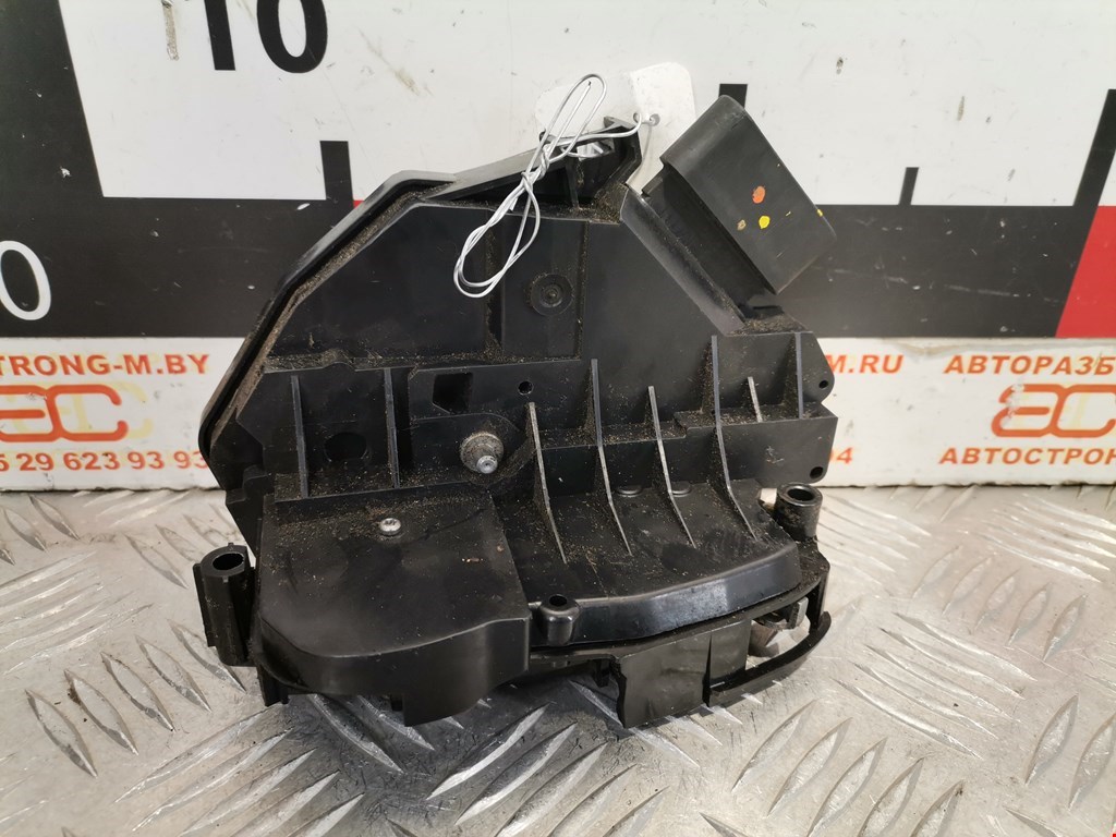 Замок двери передней правой FORD Fiesta 2008-2012