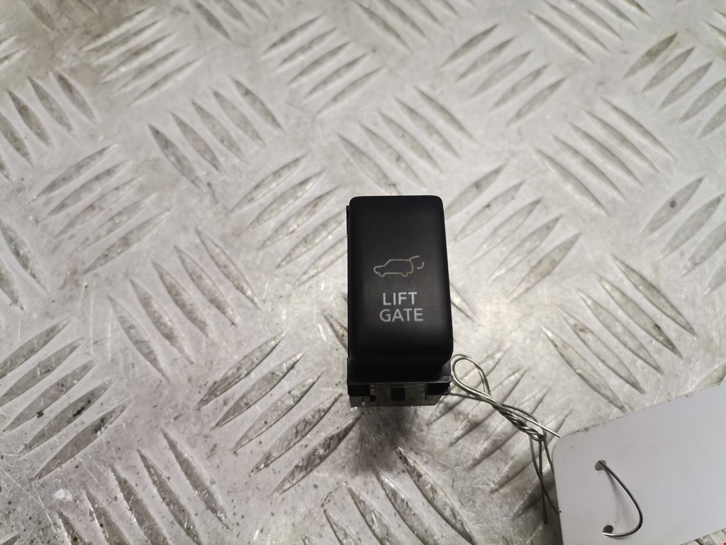 Кнопка открытия багажника Infiniti QX56 (JA60) (2004-2010)