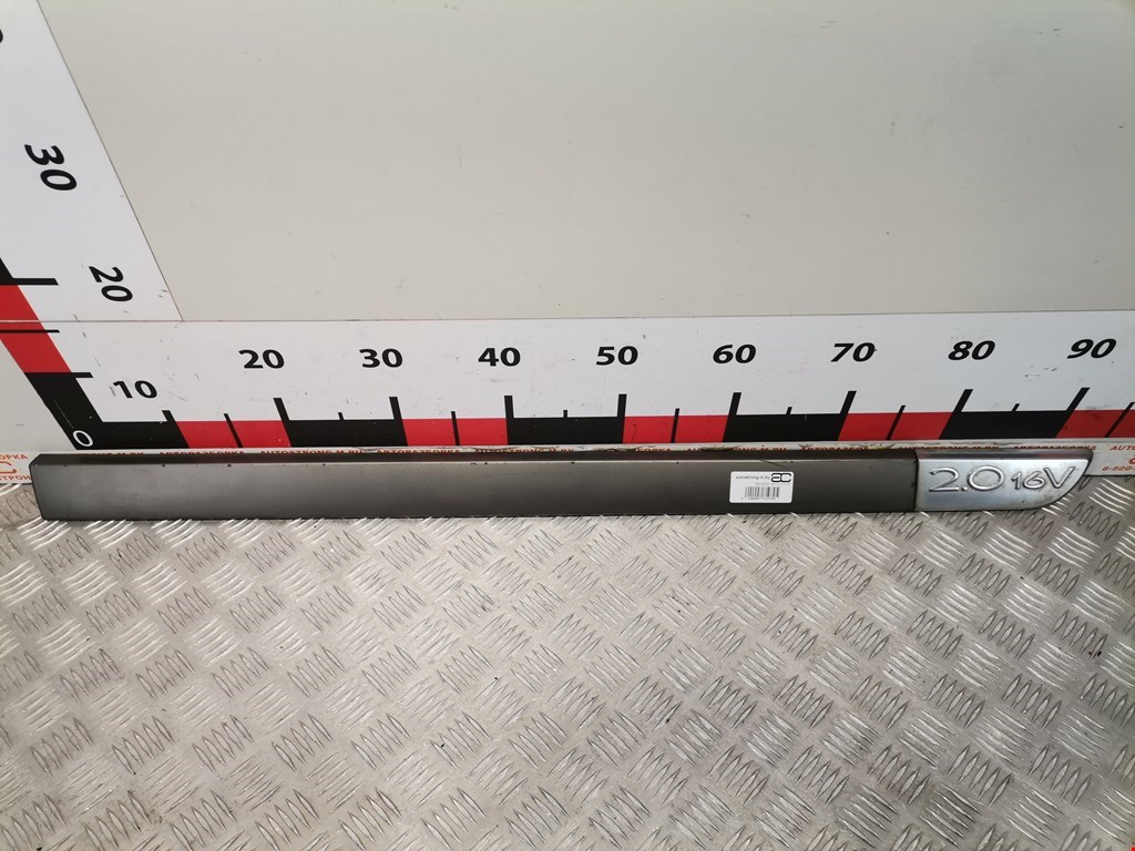 Накладка декоративная (молдинг) двери передней правой Renault Megane 2 (2002-2009)