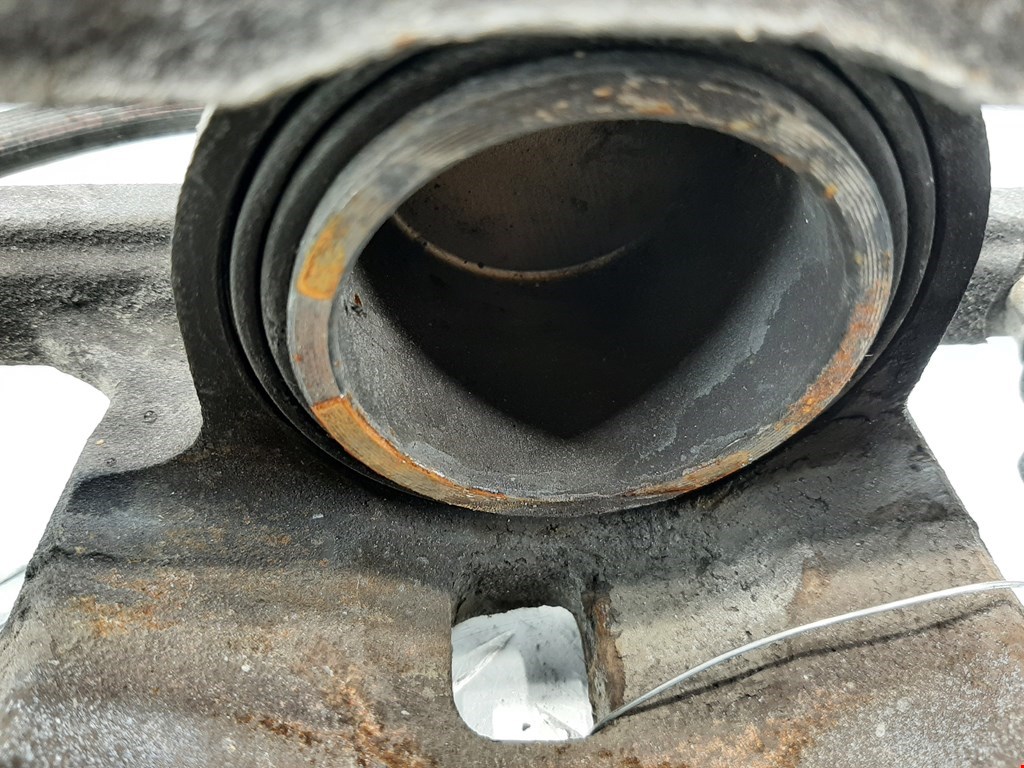 Суппорт передний левый TOYOTA Camry XV40 2006-2011