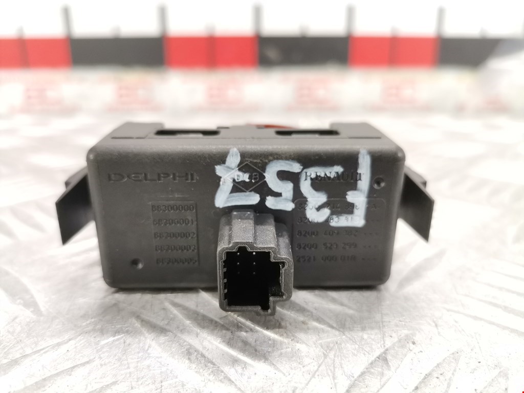 Кнопка аварийной сигнализации (аварийки) RENAULT Twingo 2007-2014