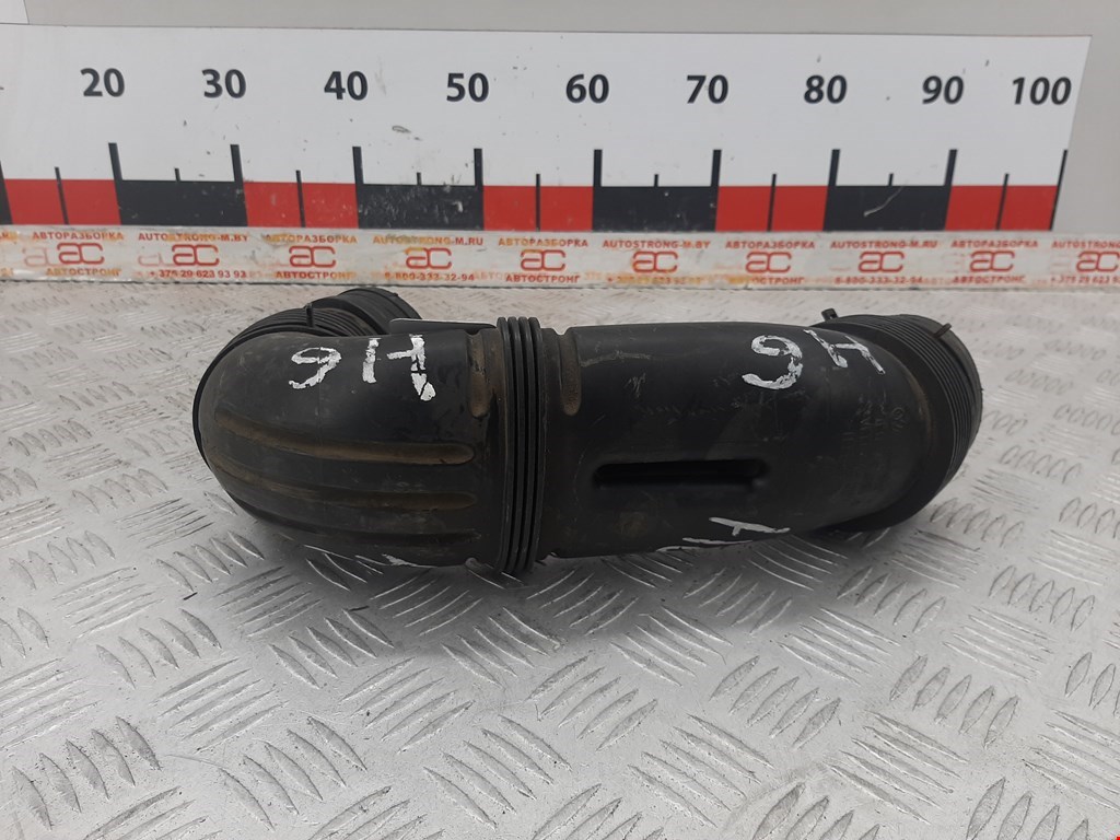 Патрубок воздушного фильтра VOLKSWAGEN Touareg 2002-2010