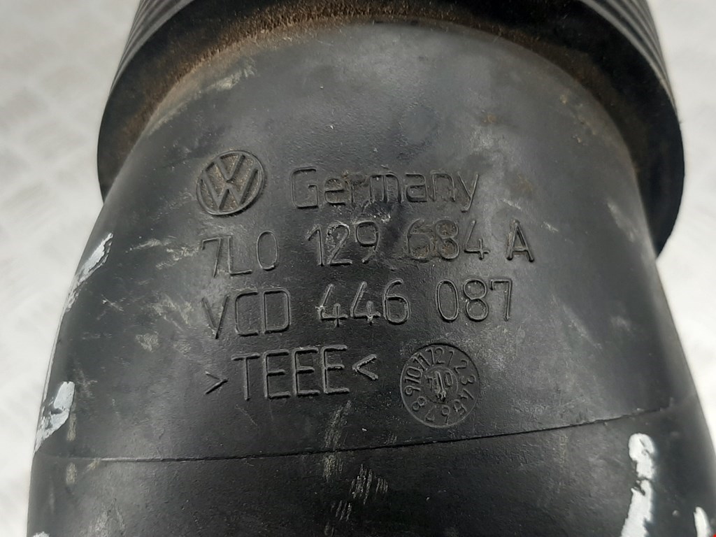 Патрубок воздушного фильтра VOLKSWAGEN Touareg 2002-2010