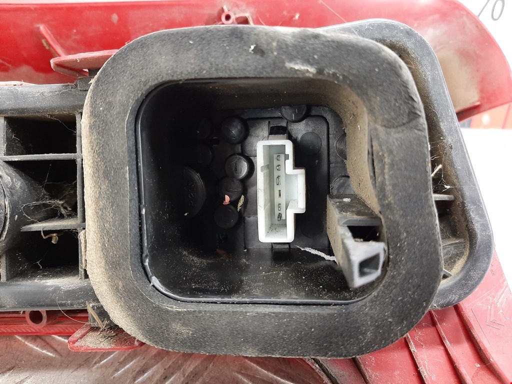 Фонарь задний правый PEUGEOT 207 2006-2015