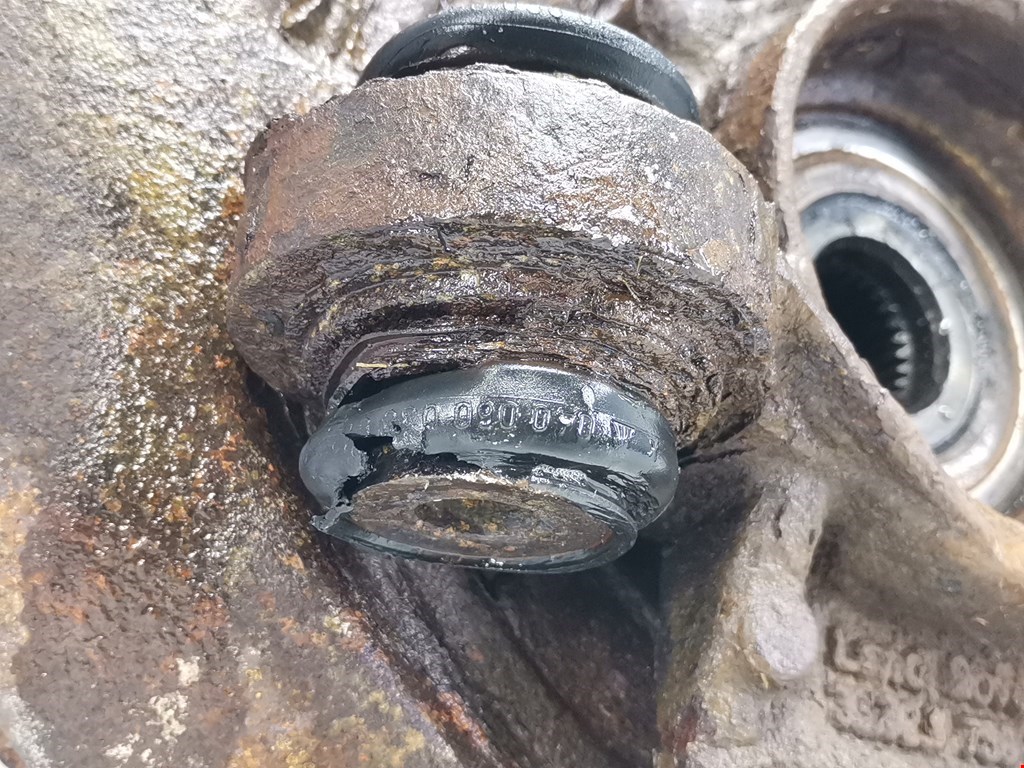 Ступица задняя правая LAND ROVER Range Rover 2002-2012