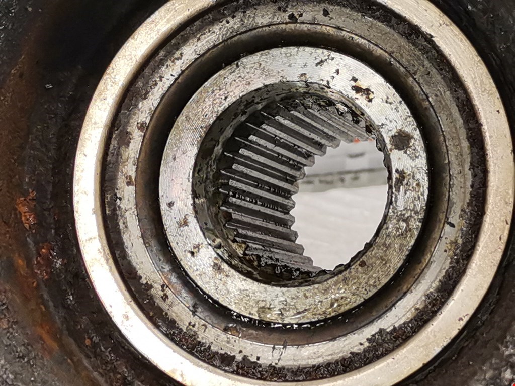 Ступица передняя левая LAND ROVER Range Rover 2002-2012