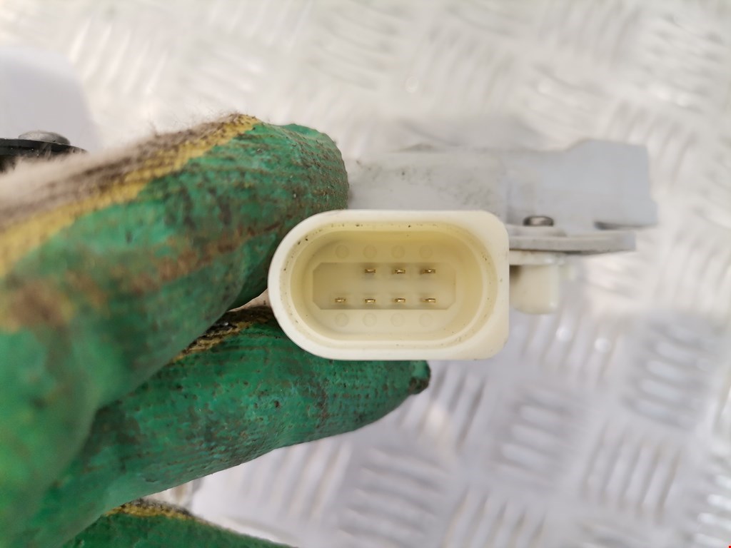 Замок двери передней левой VOLKSWAGEN Passat B7 2011-2015