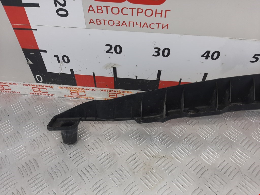 Кронштейн заднего бампера центральный VOLKSWAGEN Touareg 2002-2010