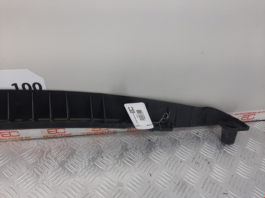 Кронштейн заднего бампера центральный VOLKSWAGEN Touareg 2002-2010