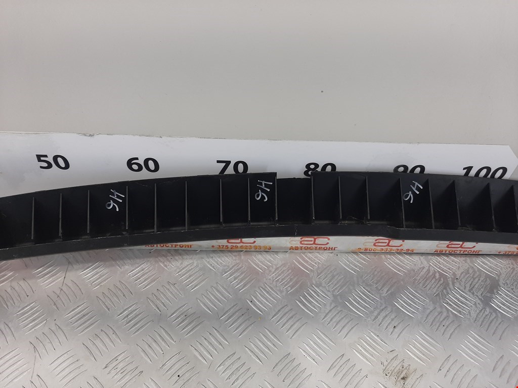 Кронштейн заднего бампера центральный VOLKSWAGEN Touareg 2002-2010