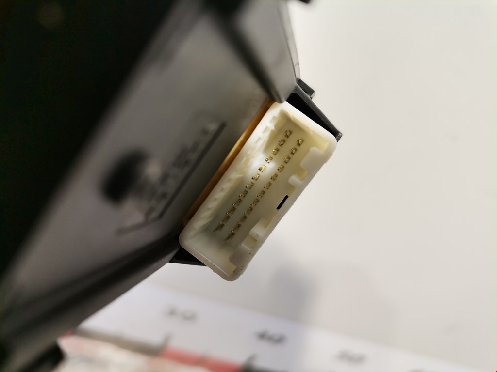 Блок управления стеклоподъемниками TOYOTA Corolla E120 2001-2006