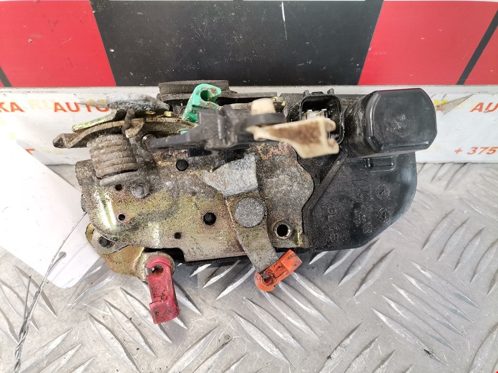 Замок двери передней левой DODGE Magnum 2003-2008