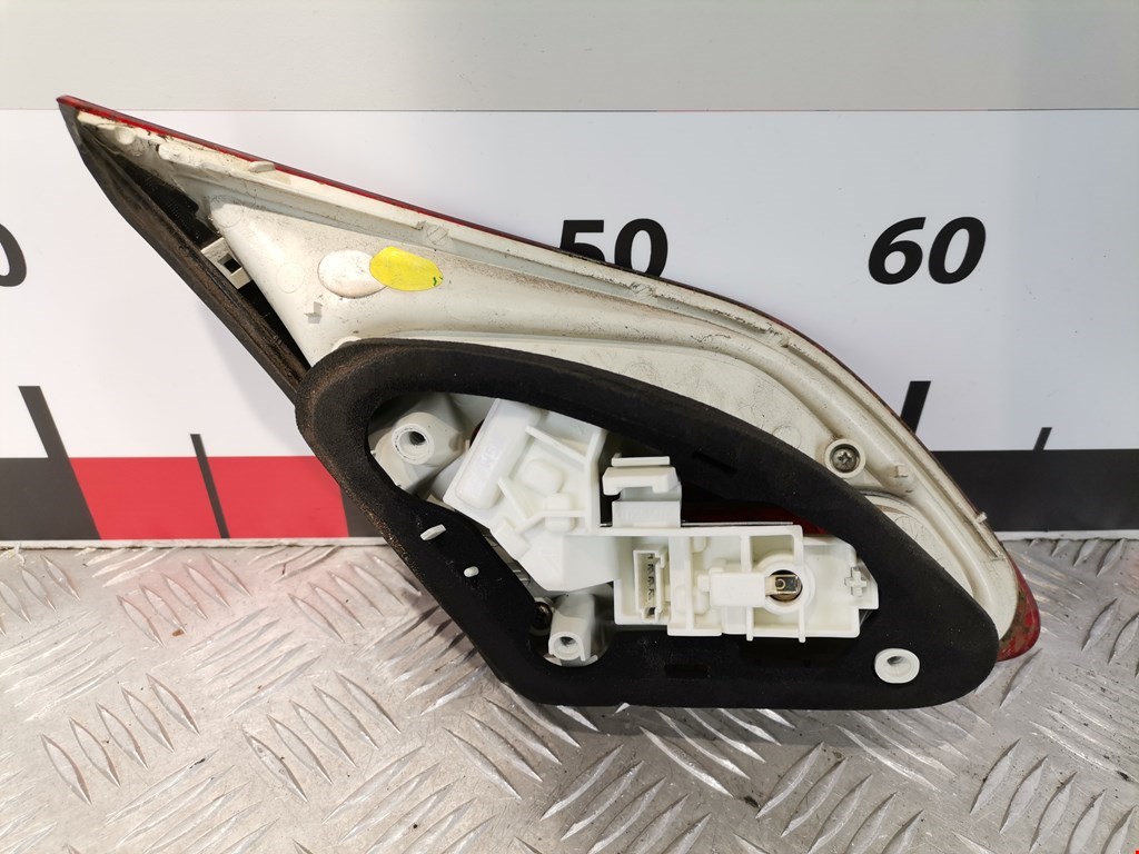 Фонарь задний внутренний правый OPEL Astra J 2009-2017